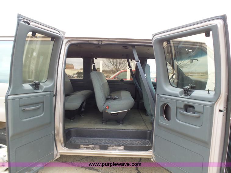 image for item L5767 1995 Ford Club Wagon E350 Super van