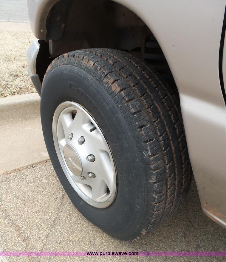 image for item L5767 1995 Ford Club Wagon E350 Super van