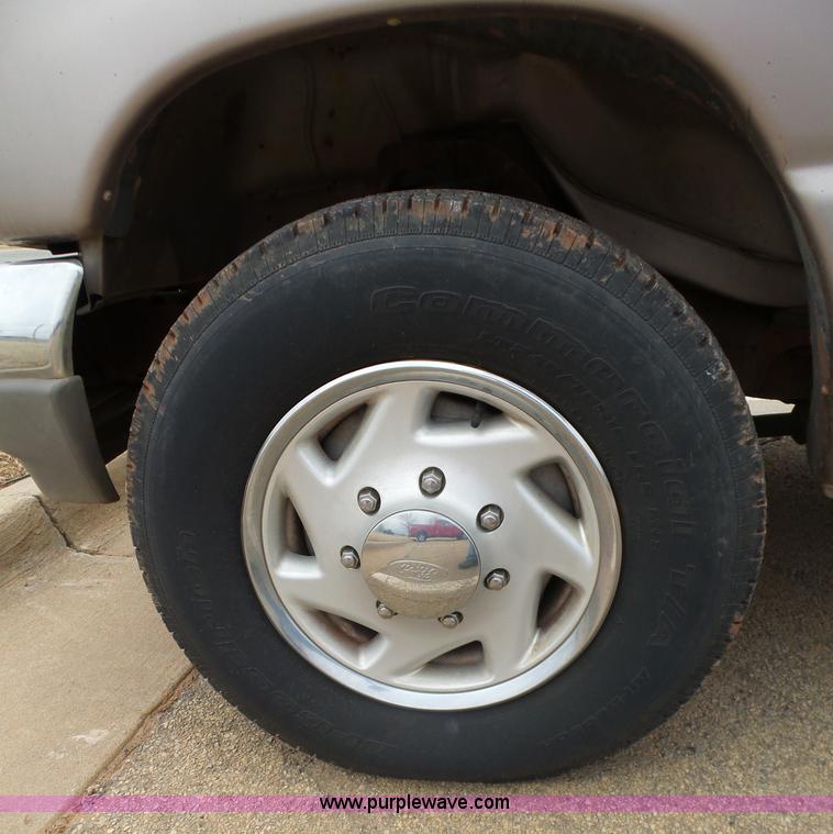 image for item L5767 1995 Ford Club Wagon E350 Super van