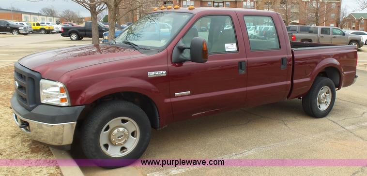 image for item L5768 2006 Ford F250 Super Duty SuperCrew pickup truck