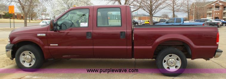 image for item L5768 2006 Ford F250 Super Duty SuperCrew pickup truck