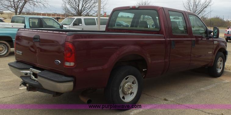 image for item L5768 2006 Ford F250 Super Duty SuperCrew pickup truck