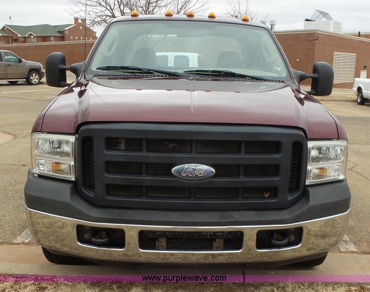image for item L5768 2006 Ford F250 Super Duty SuperCrew pickup truck