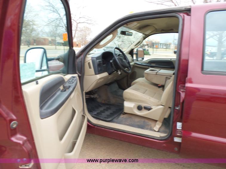 image for item L5768 2006 Ford F250 Super Duty SuperCrew pickup truck