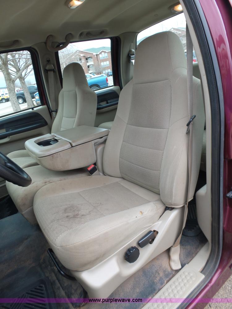 image for item L5768 2006 Ford F250 Super Duty SuperCrew pickup truck