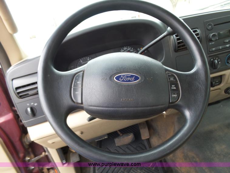 image for item L5768 2006 Ford F250 Super Duty SuperCrew pickup truck