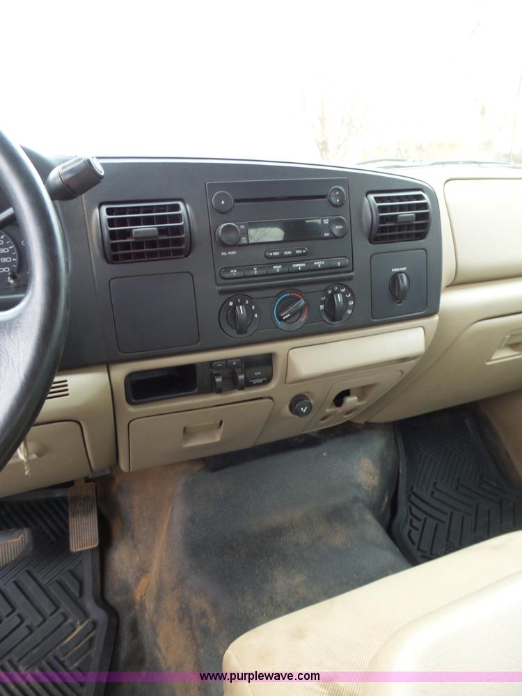 image for item L5768 2006 Ford F250 Super Duty SuperCrew pickup truck