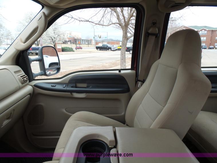 image for item L5768 2006 Ford F250 Super Duty SuperCrew pickup truck