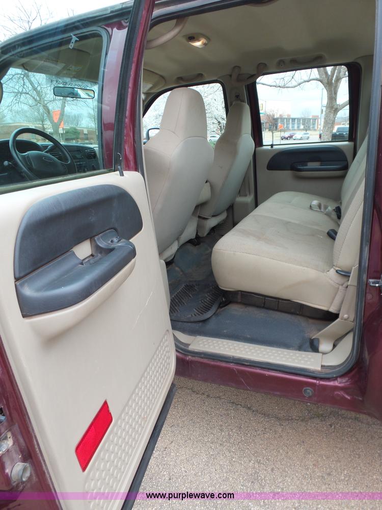 image for item L5768 2006 Ford F250 Super Duty SuperCrew pickup truck