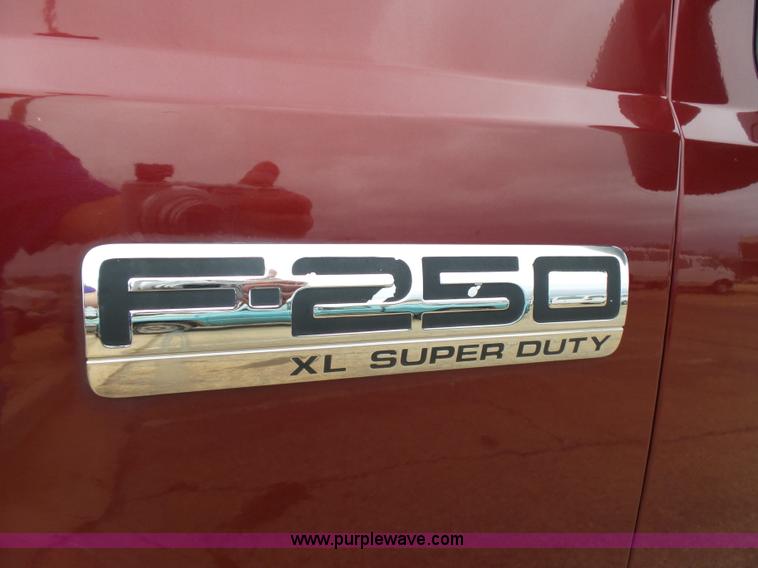 image for item L5768 2006 Ford F250 Super Duty SuperCrew pickup truck