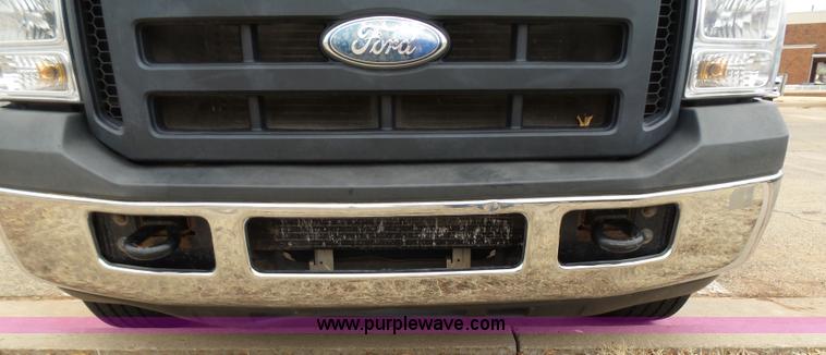 image for item L5768 2006 Ford F250 Super Duty SuperCrew pickup truck