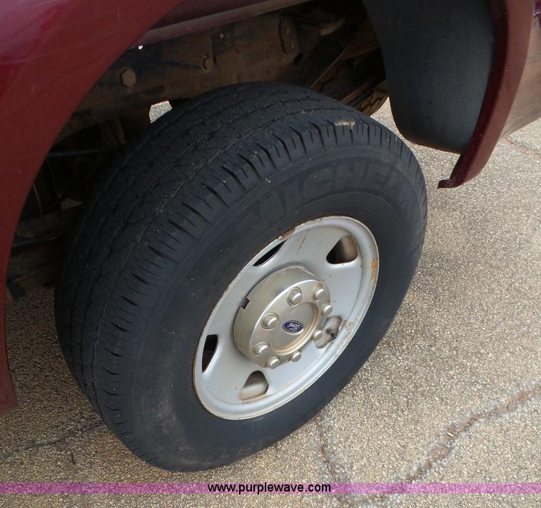 image for item L5768 2006 Ford F250 Super Duty SuperCrew pickup truck