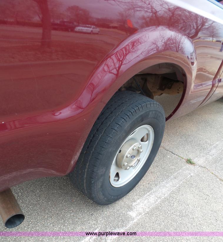 image for item L5768 2006 Ford F250 Super Duty SuperCrew pickup truck