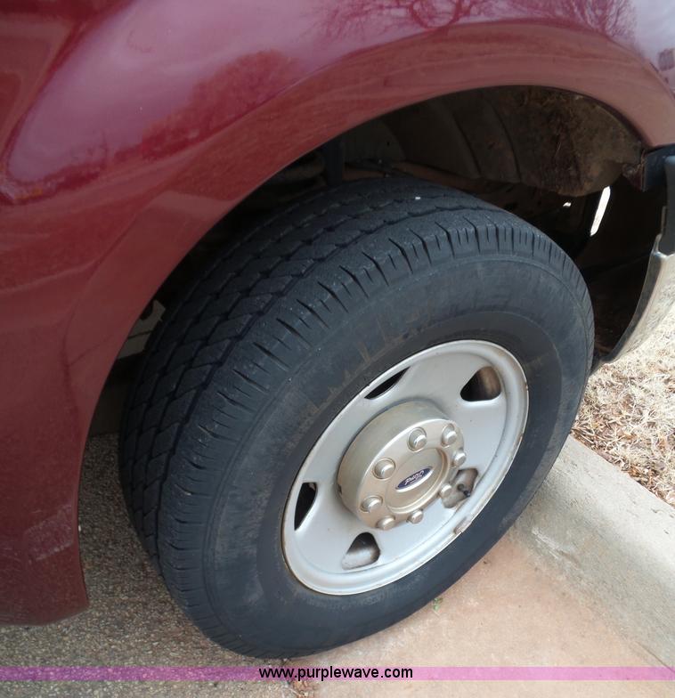 image for item L5768 2006 Ford F250 Super Duty SuperCrew pickup truck