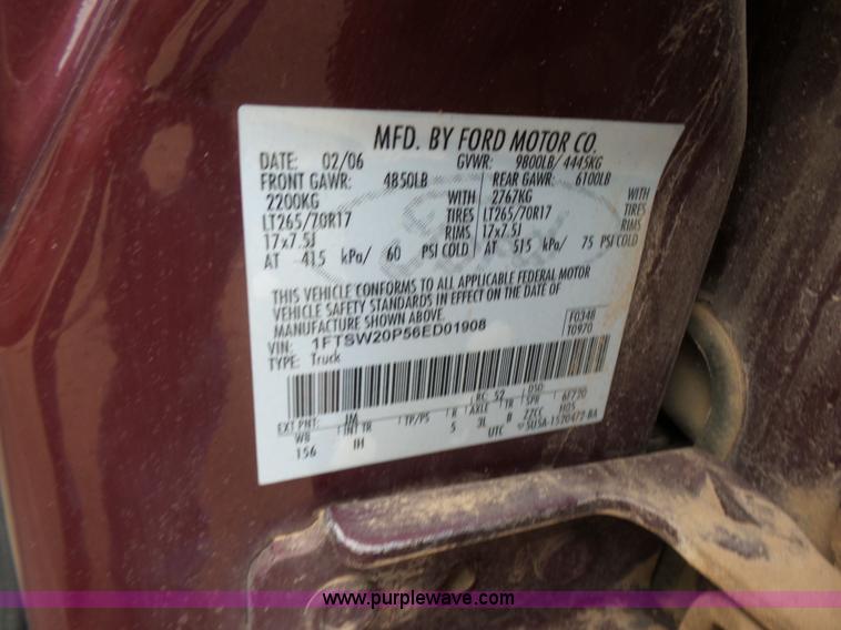 image for item L5768 2006 Ford F250 Super Duty SuperCrew pickup truck