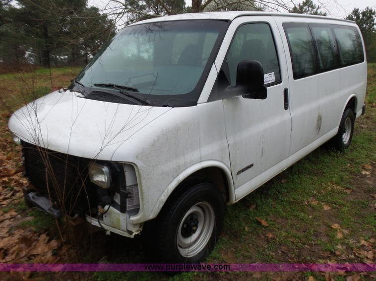 image for item L5771 2000 Chevrolet Express 1500 van