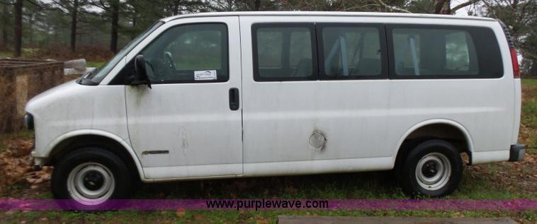 image for item L5771 2000 Chevrolet Express 1500 van