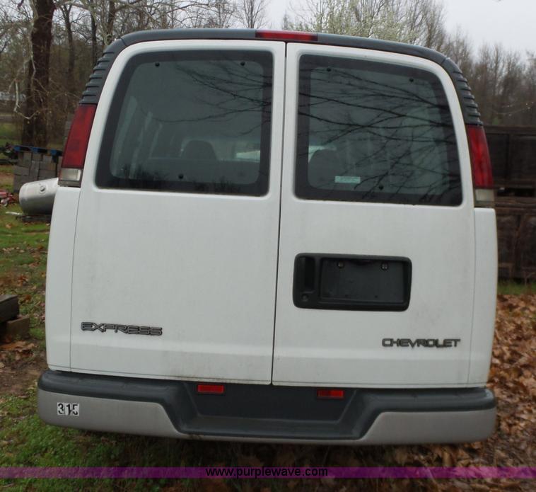 image for item L5771 2000 Chevrolet Express 1500 van