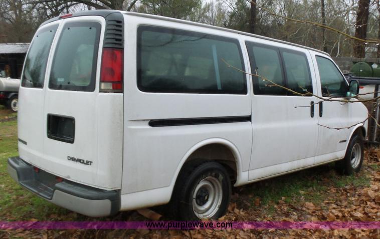 image for item L5771 2000 Chevrolet Express 1500 van