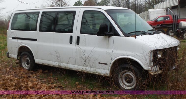image for item L5771 2000 Chevrolet Express 1500 van