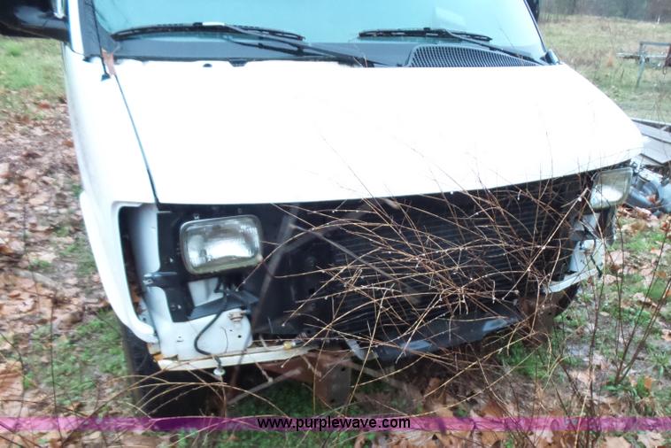 image for item L5771 2000 Chevrolet Express 1500 van