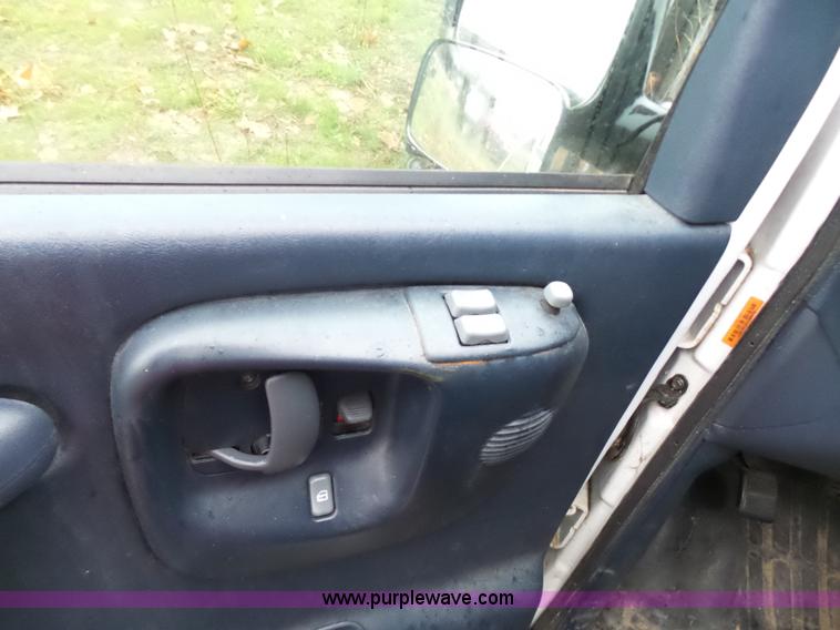 image for item L5771 2000 Chevrolet Express 1500 van