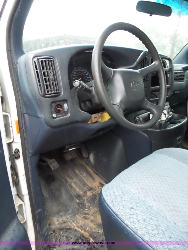 image for item L5771 2000 Chevrolet Express 1500 van