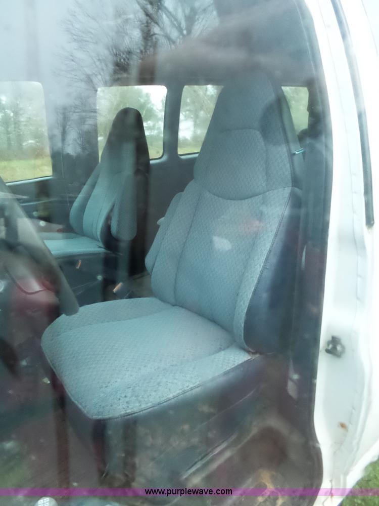 image for item L5771 2000 Chevrolet Express 1500 van