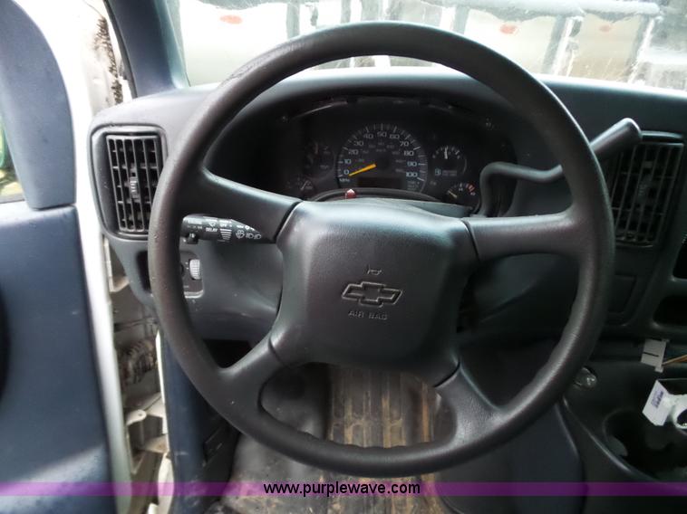 image for item L5771 2000 Chevrolet Express 1500 van