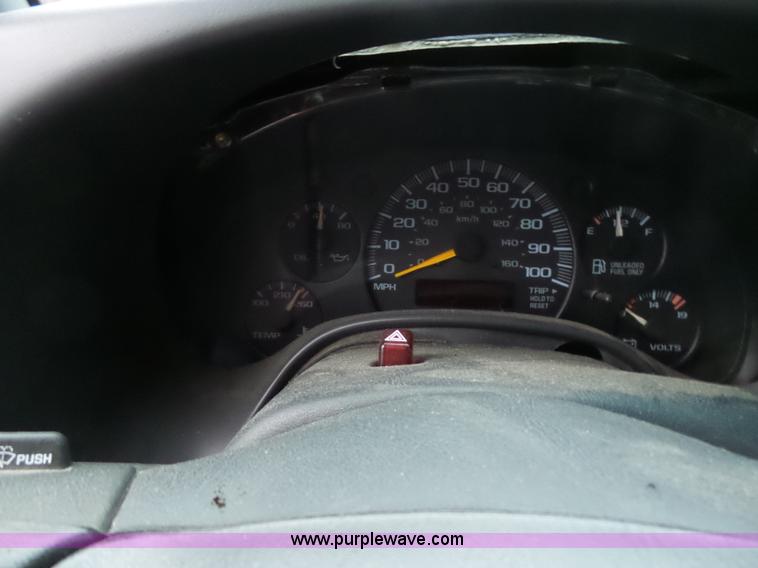 image for item L5771 2000 Chevrolet Express 1500 van