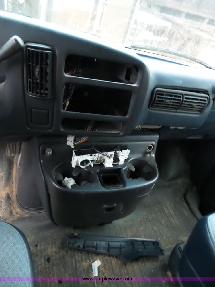 image for item L5771 2000 Chevrolet Express 1500 van