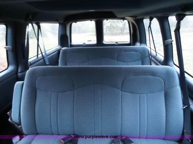 image for item L5771 2000 Chevrolet Express 1500 van