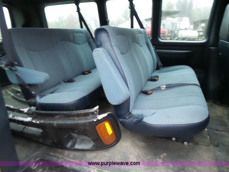 image for item L5771 2000 Chevrolet Express 1500 van