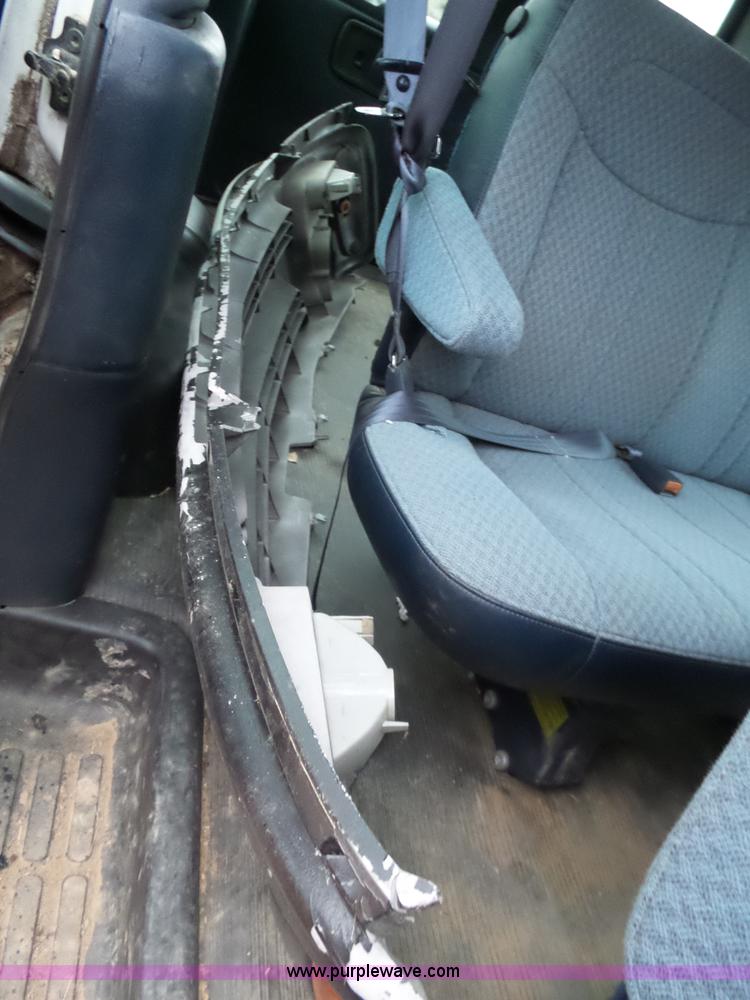 image for item L5771 2000 Chevrolet Express 1500 van