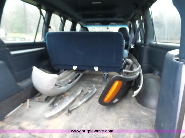 image for item L5771 2000 Chevrolet Express 1500 van