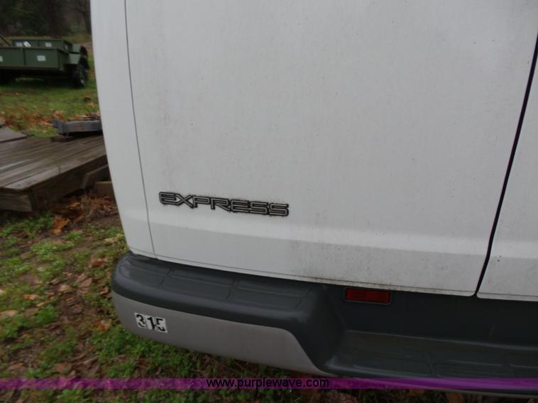 image for item L5771 2000 Chevrolet Express 1500 van