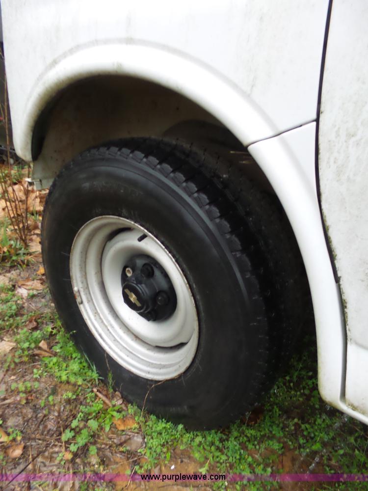 image for item L5771 2000 Chevrolet Express 1500 van