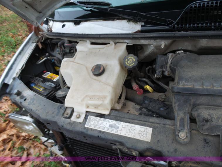 image for item L5771 2000 Chevrolet Express 1500 van