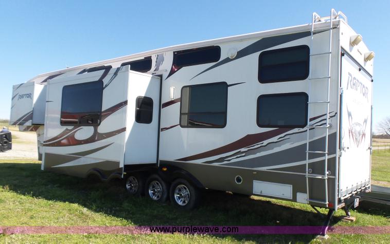 image for item L5791 2011 Raptor Velocity travel trailer RV