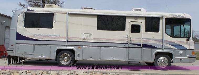 image for item L6288 1992 Champion Europremier RV