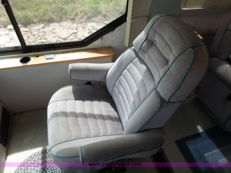 image for item L6288 1992 Champion Europremier RV