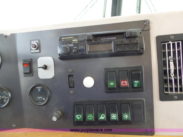 image for item L6288 1992 Champion Europremier RV