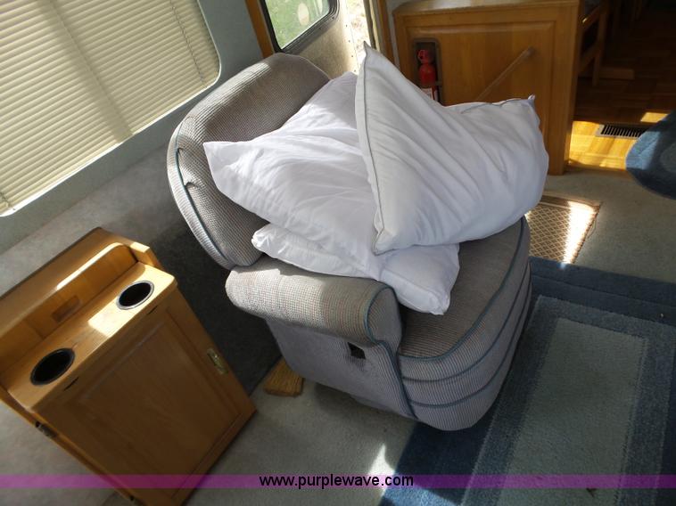 image for item L6288 1992 Champion Europremier RV