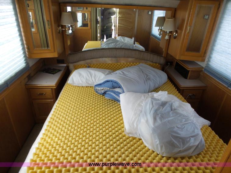 image for item L6288 1992 Champion Europremier RV