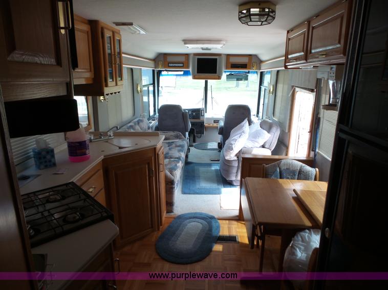 image for item L6288 1992 Champion Europremier RV