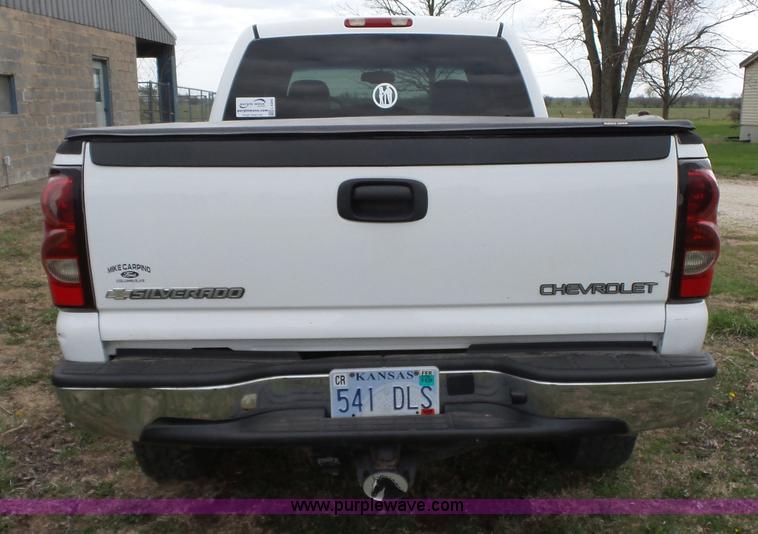 image for item L6295 2004 Chevrolet Silverado 2500 Crew Cab pickup truck
