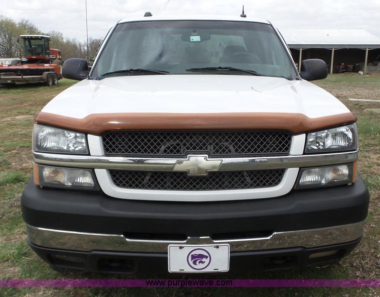 image for item L6295 2004 Chevrolet Silverado 2500 Crew Cab pickup truck