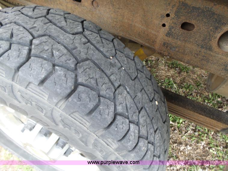 image for item L6295 2004 Chevrolet Silverado 2500 Crew Cab pickup truck