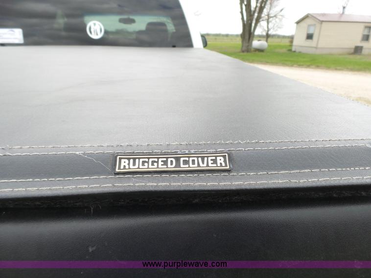 image for item L6295 2004 Chevrolet Silverado 2500 Crew Cab pickup truck