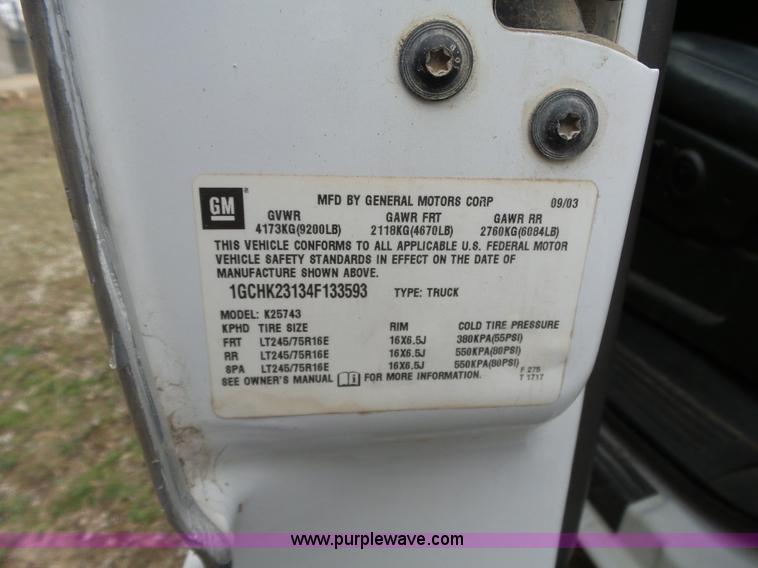 image for item L6295 2004 Chevrolet Silverado 2500 Crew Cab pickup truck